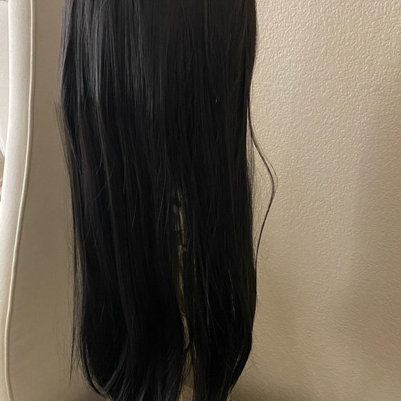 Wig - Picture 3 of 4